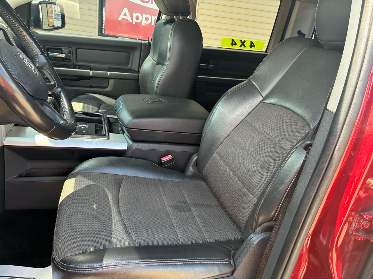 RAM 1500 4WD Crew Cab 140.5" Sport 2012