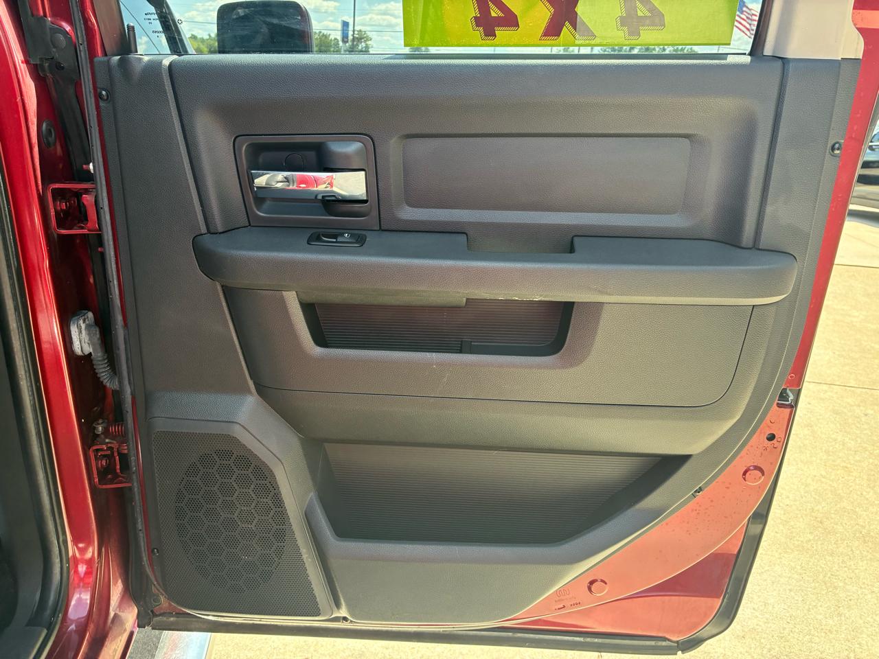 RAM 1500 4WD Crew Cab 140.5" Sport 2012