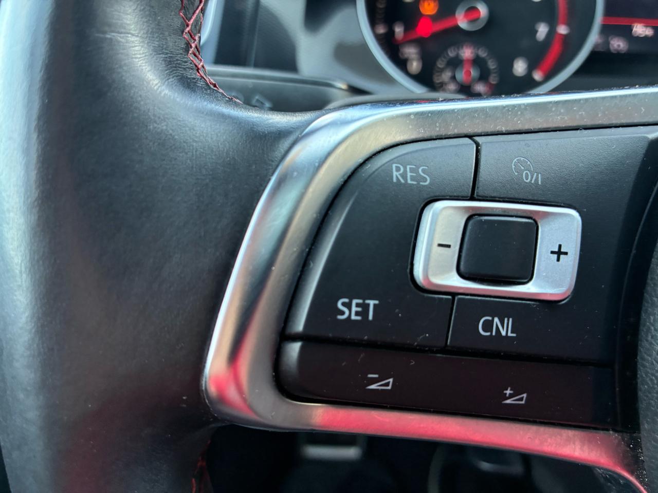 Volkswagen Golf GTI 2.0T 4-Door Autobahn DSG 2017