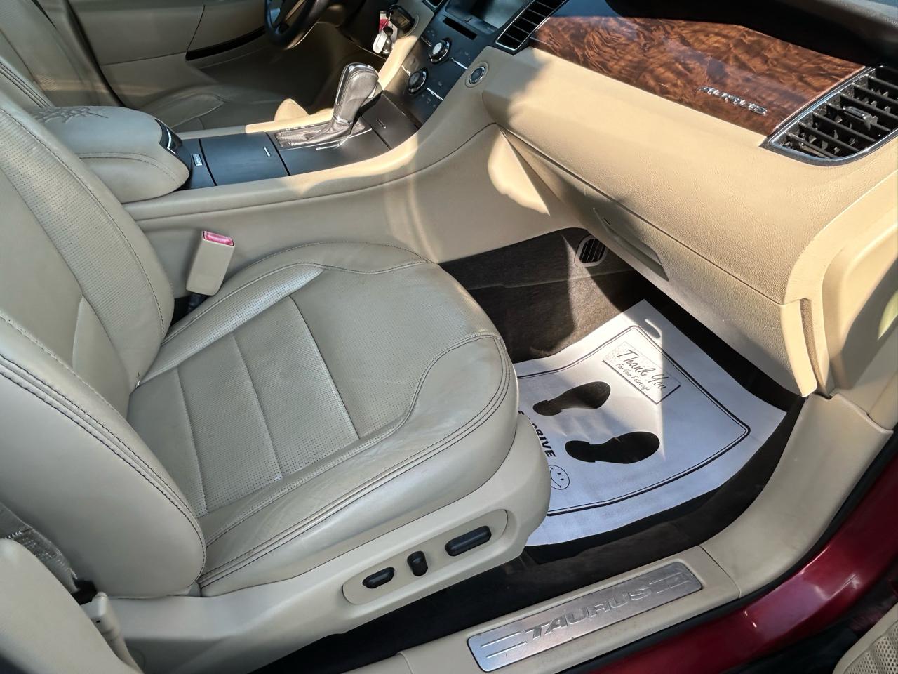 Ford Taurus 4dr Sdn Limited FWD 2013