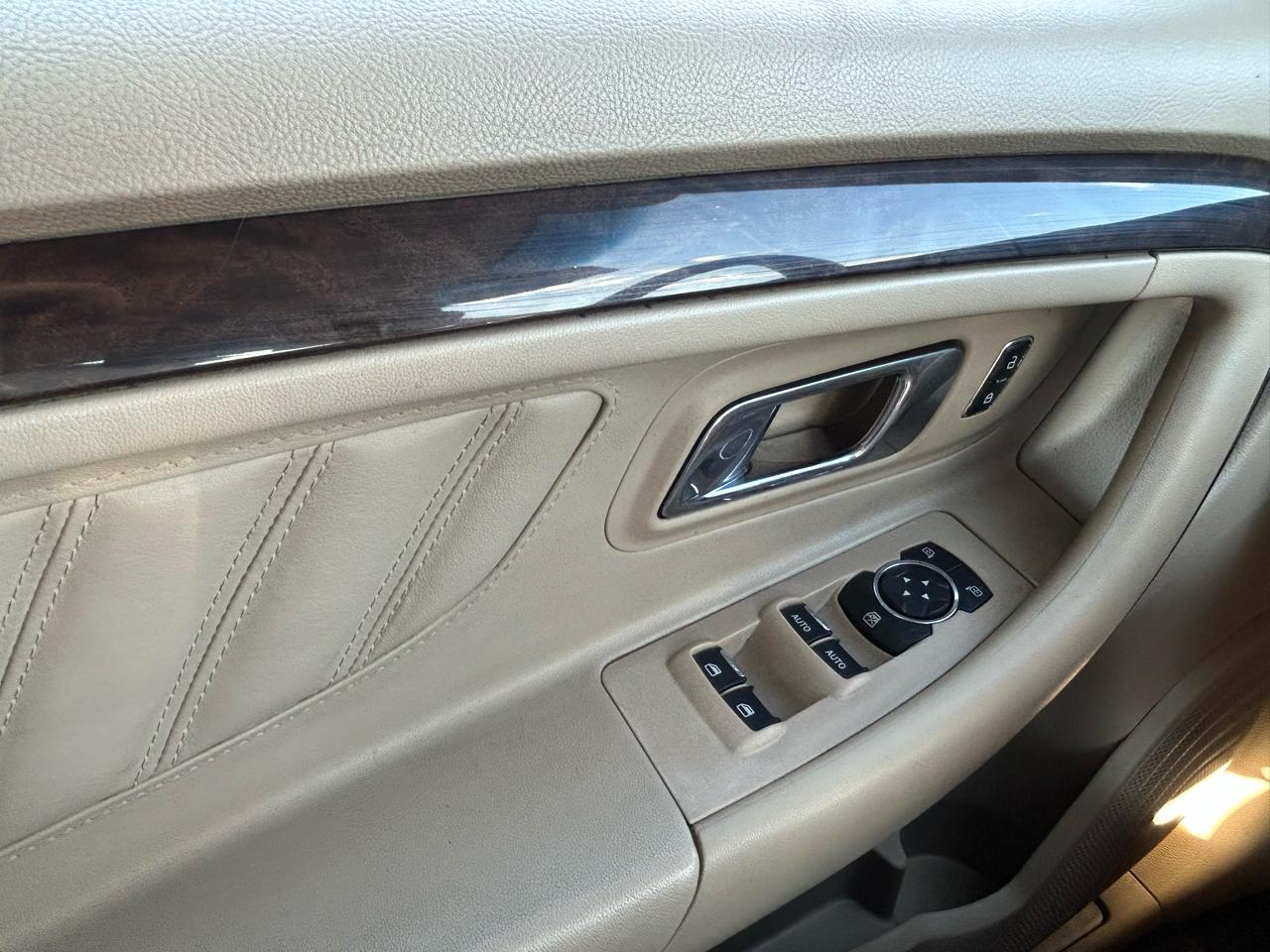 Ford Taurus 4dr Sdn Limited FWD 2013