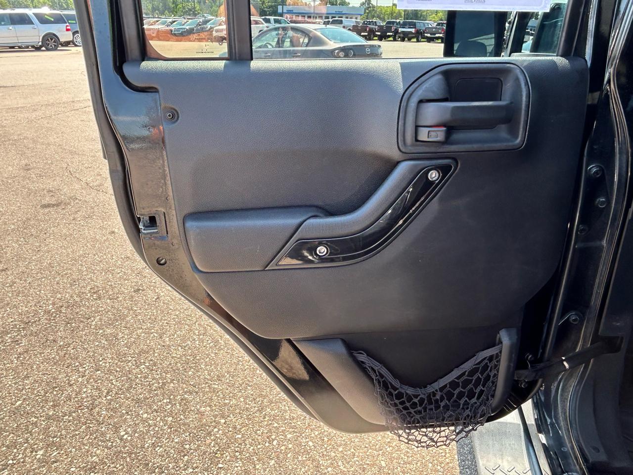 Jeep Wrangler Unlimited 4WD 4dr Altitude 2012