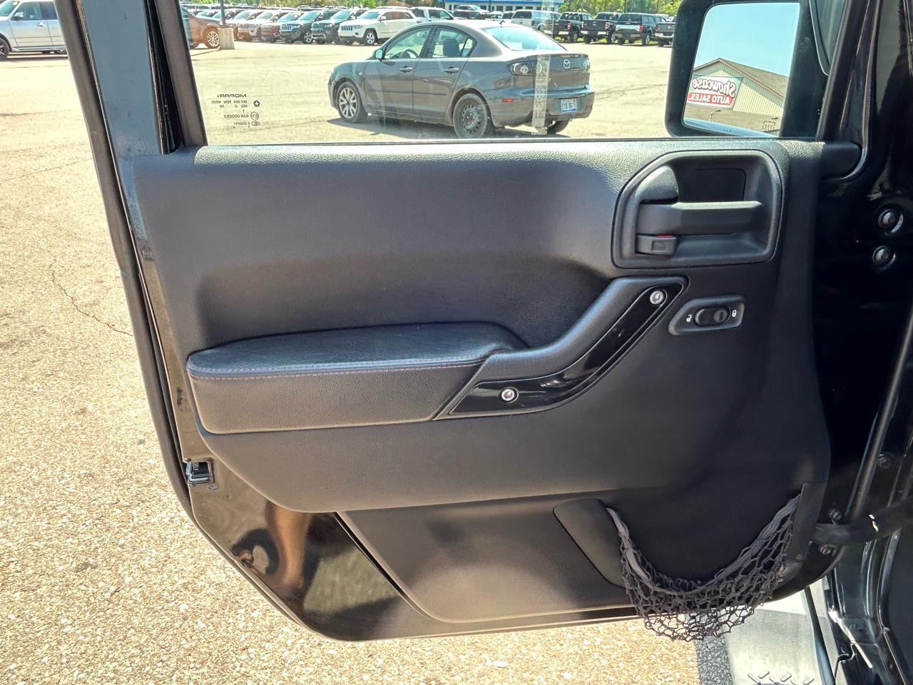 Jeep Wrangler Unlimited 4WD 4dr Altitude 2012