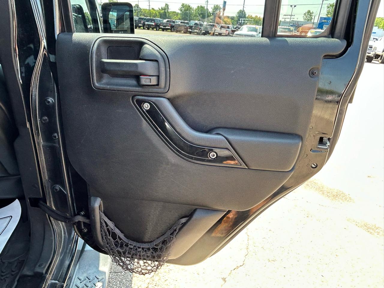 Jeep Wrangler Unlimited 4WD 4dr Altitude 2012