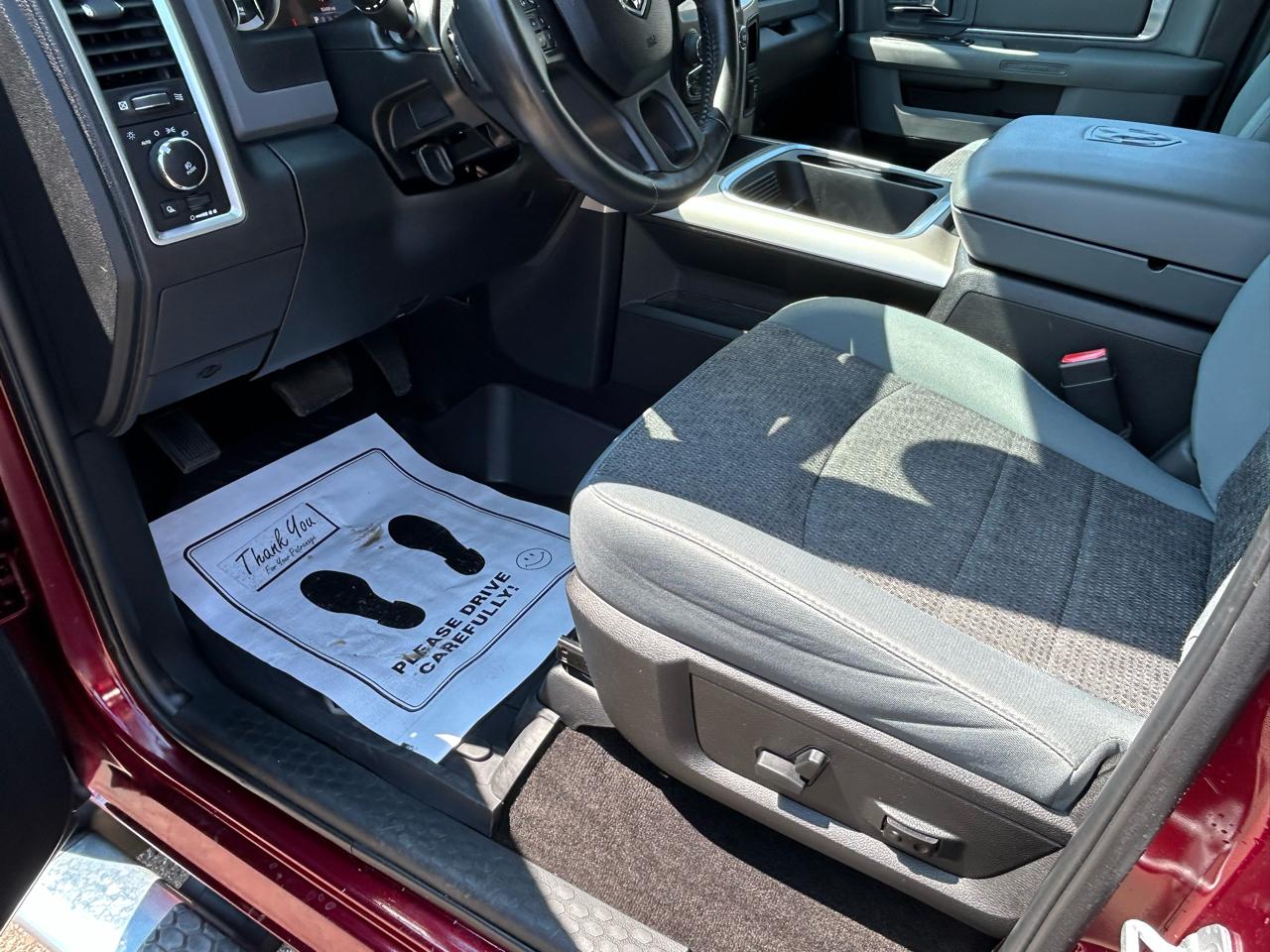 RAM 1500 Big Horn 4x4 Crew Cab 5'7" Box 2017