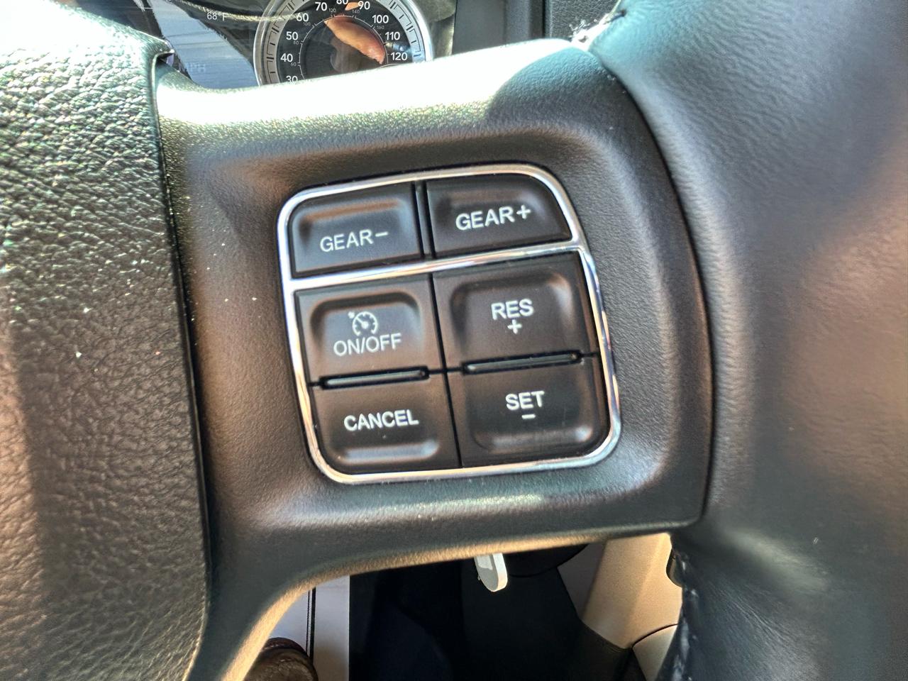 RAM 1500 Big Horn 4x4 Crew Cab 5'7" Box 2017