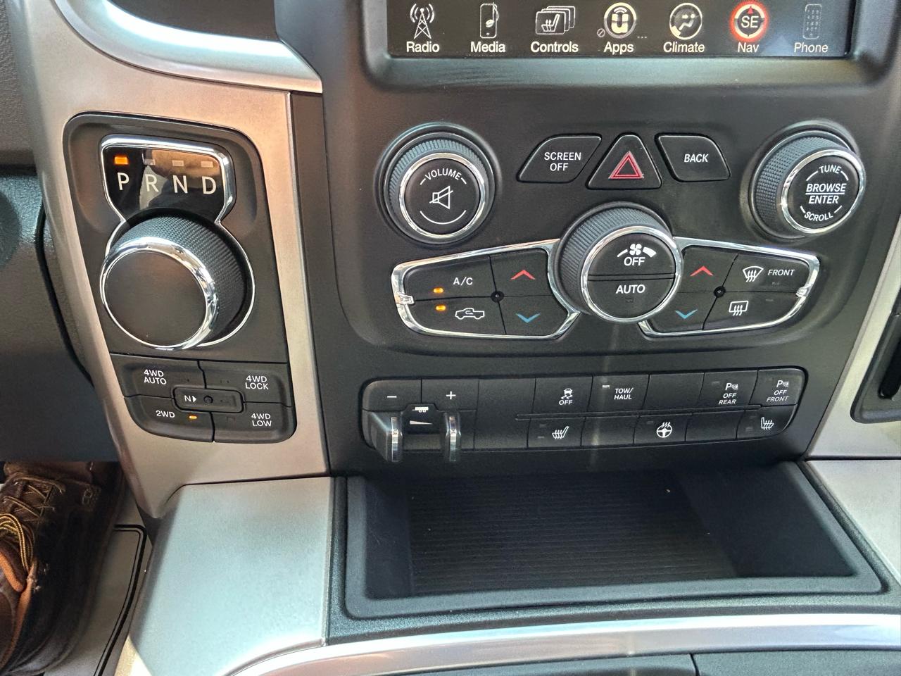 RAM 1500 Big Horn 4x4 Crew Cab 5'7" Box 2017