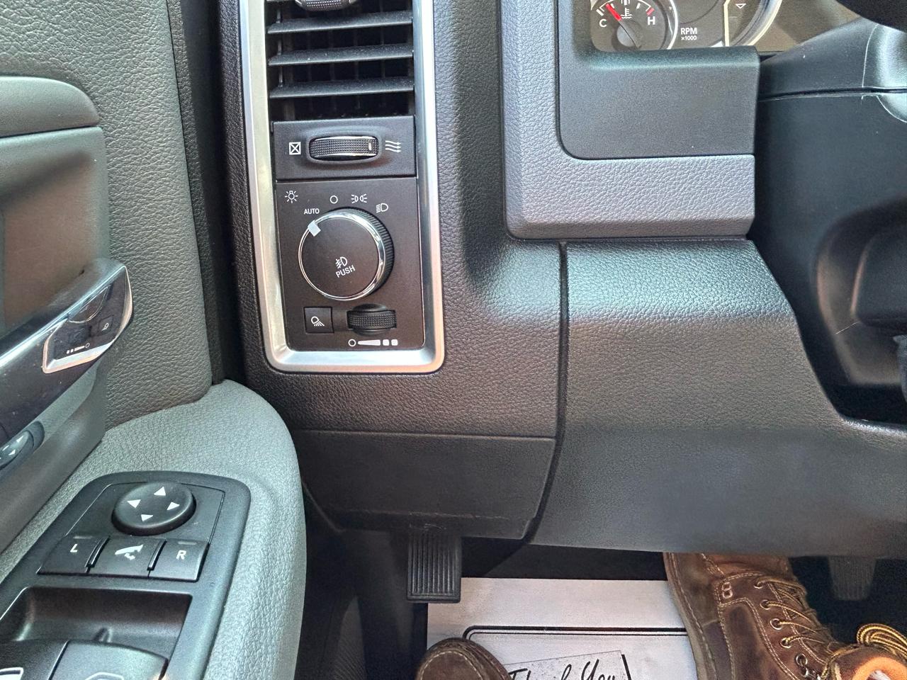 RAM 1500 Big Horn 4x4 Crew Cab 5'7" Box 2017