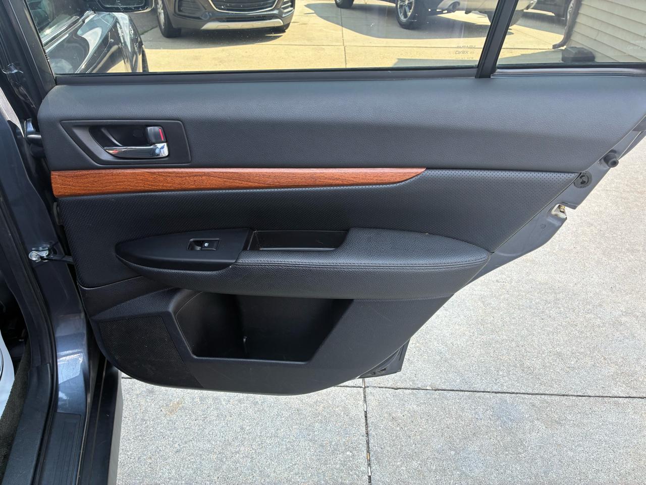 Subaru Outback 4dr Wgn H4 Auto 2.5i Limited 2014