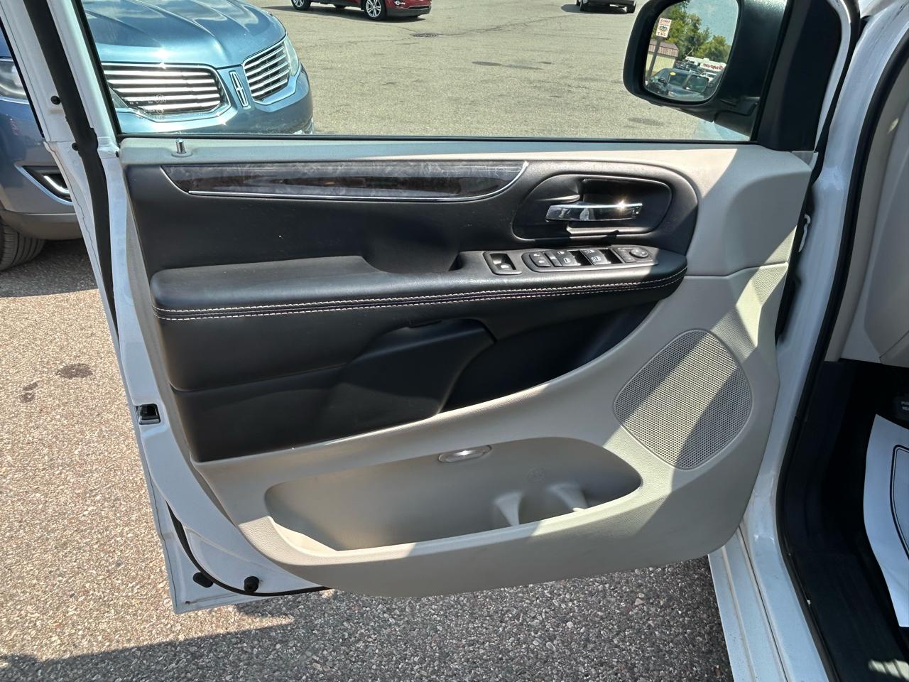Chrysler Town & Country 4dr Wgn Touring 2014