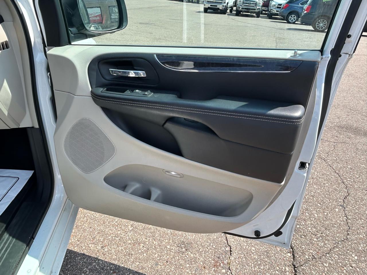 Chrysler Town & Country 4dr Wgn Touring 2014