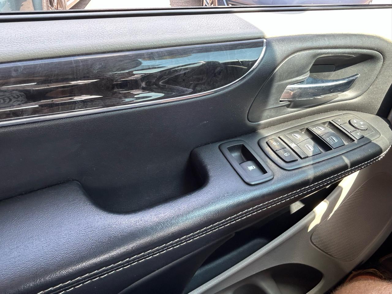 Chrysler Town & Country 4dr Wgn Touring 2014