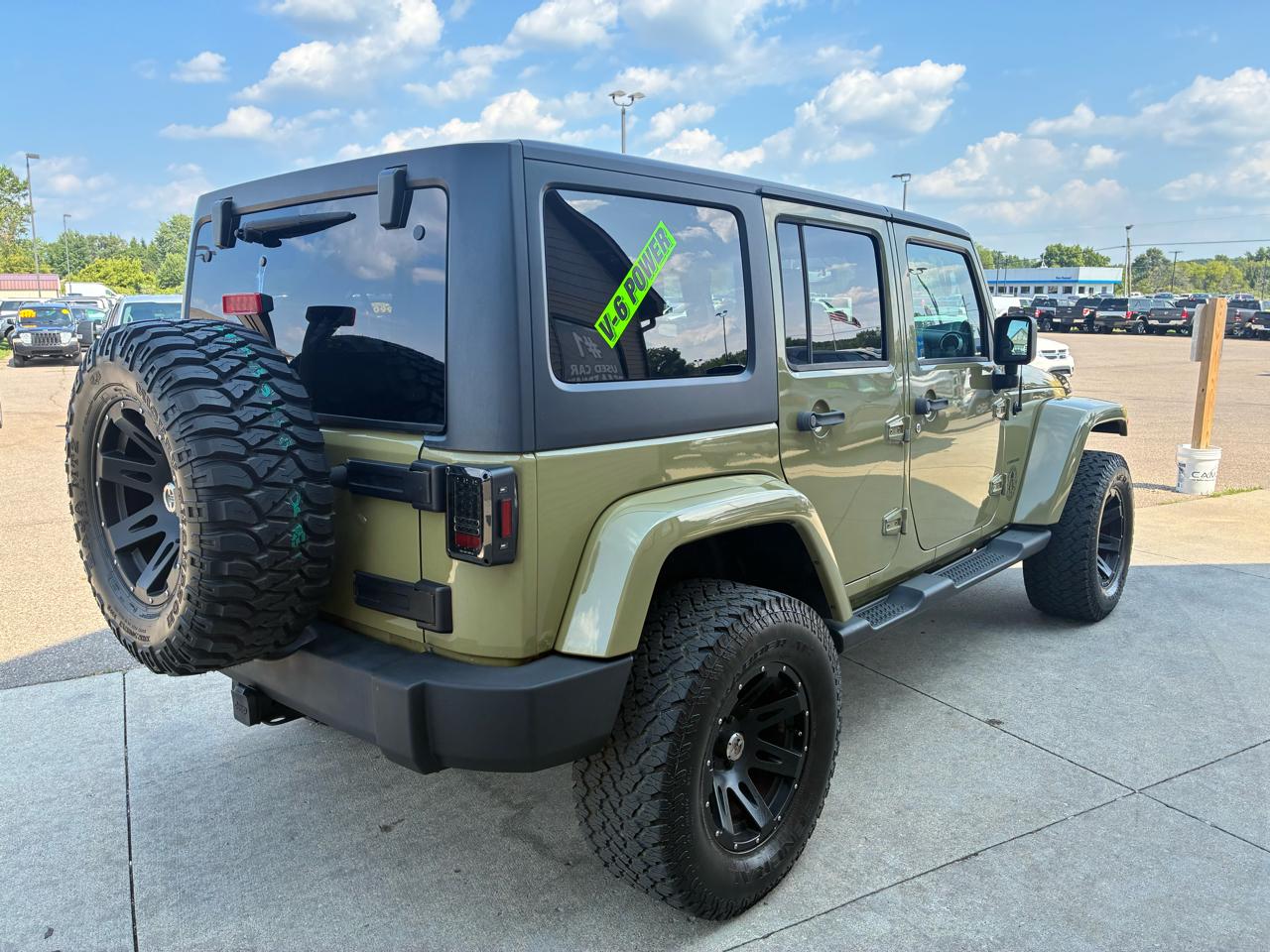 Jeep Wrangler Unlimited 4WD 4dr Sahara 2013
