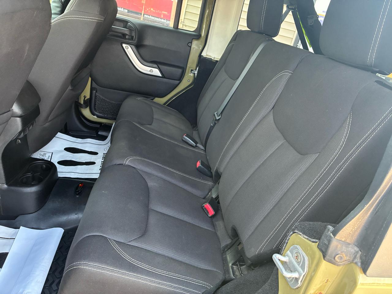 Jeep Wrangler Unlimited 4WD 4dr Sahara 2013