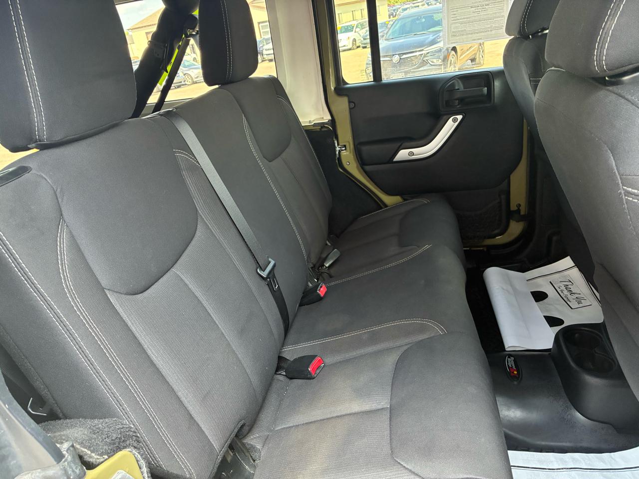 Jeep Wrangler Unlimited 4WD 4dr Sahara 2013