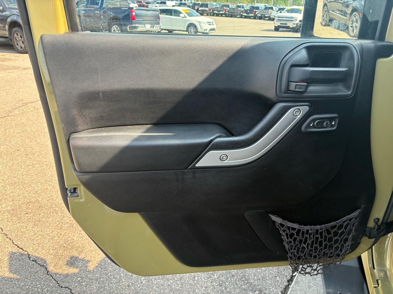 Jeep Wrangler Unlimited 4WD 4dr Sahara 2013
