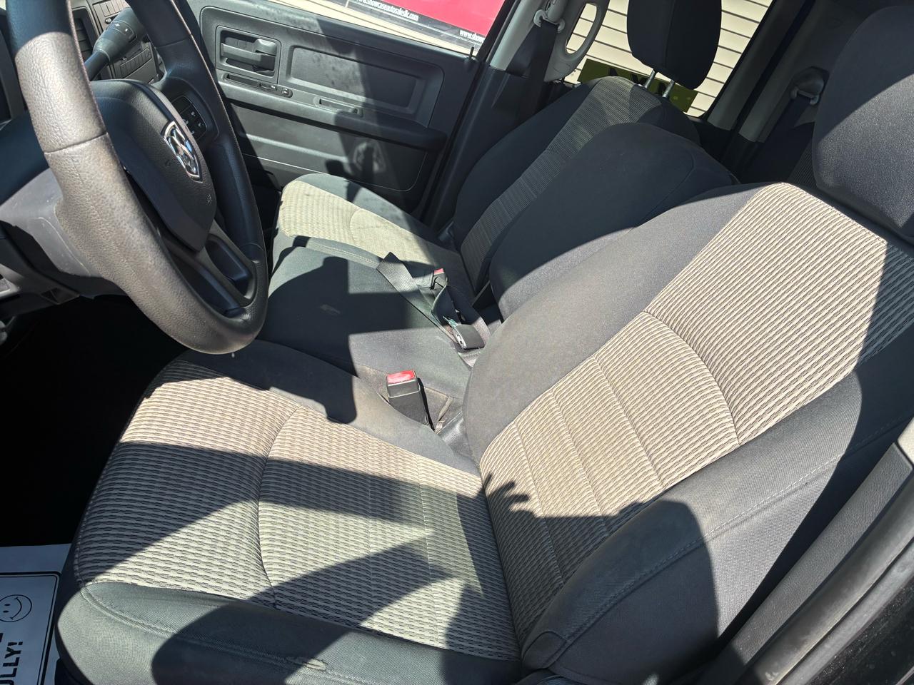 RAM 1500 4WD Quad Cab 140.5" Tradesman 2012