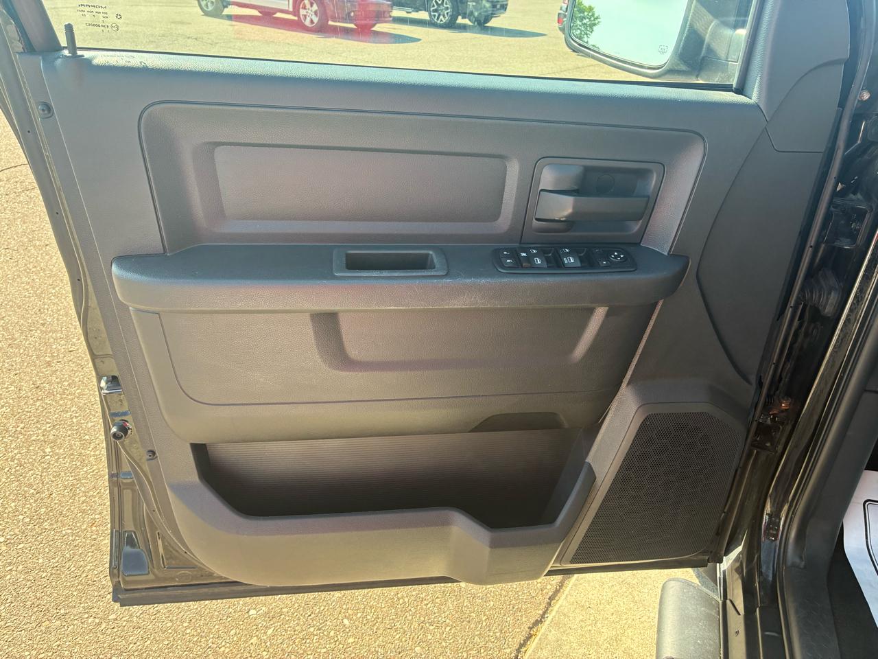 RAM 1500 4WD Quad Cab 140.5" Tradesman 2012