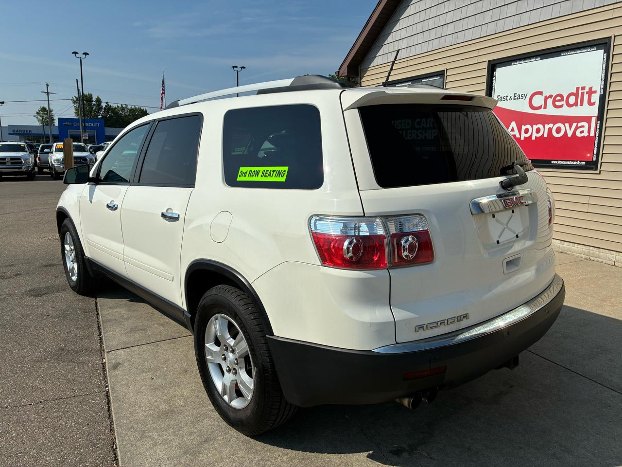 GMC Acadia FWD 4dr SLE 2011