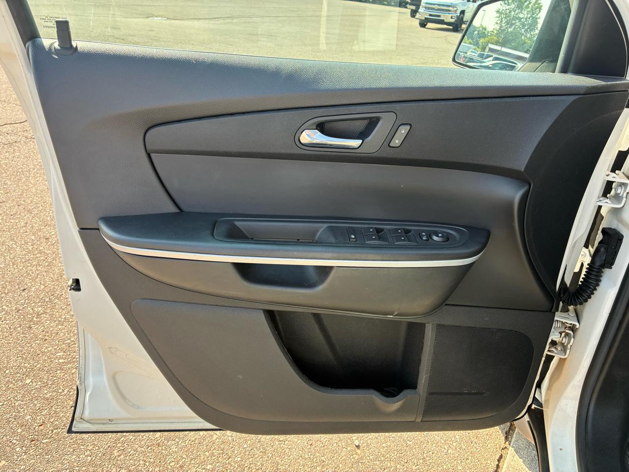 GMC Acadia FWD 4dr SLE 2011