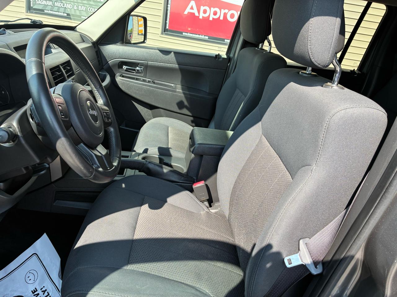 Jeep Liberty 4WD 4dr Sport 2012