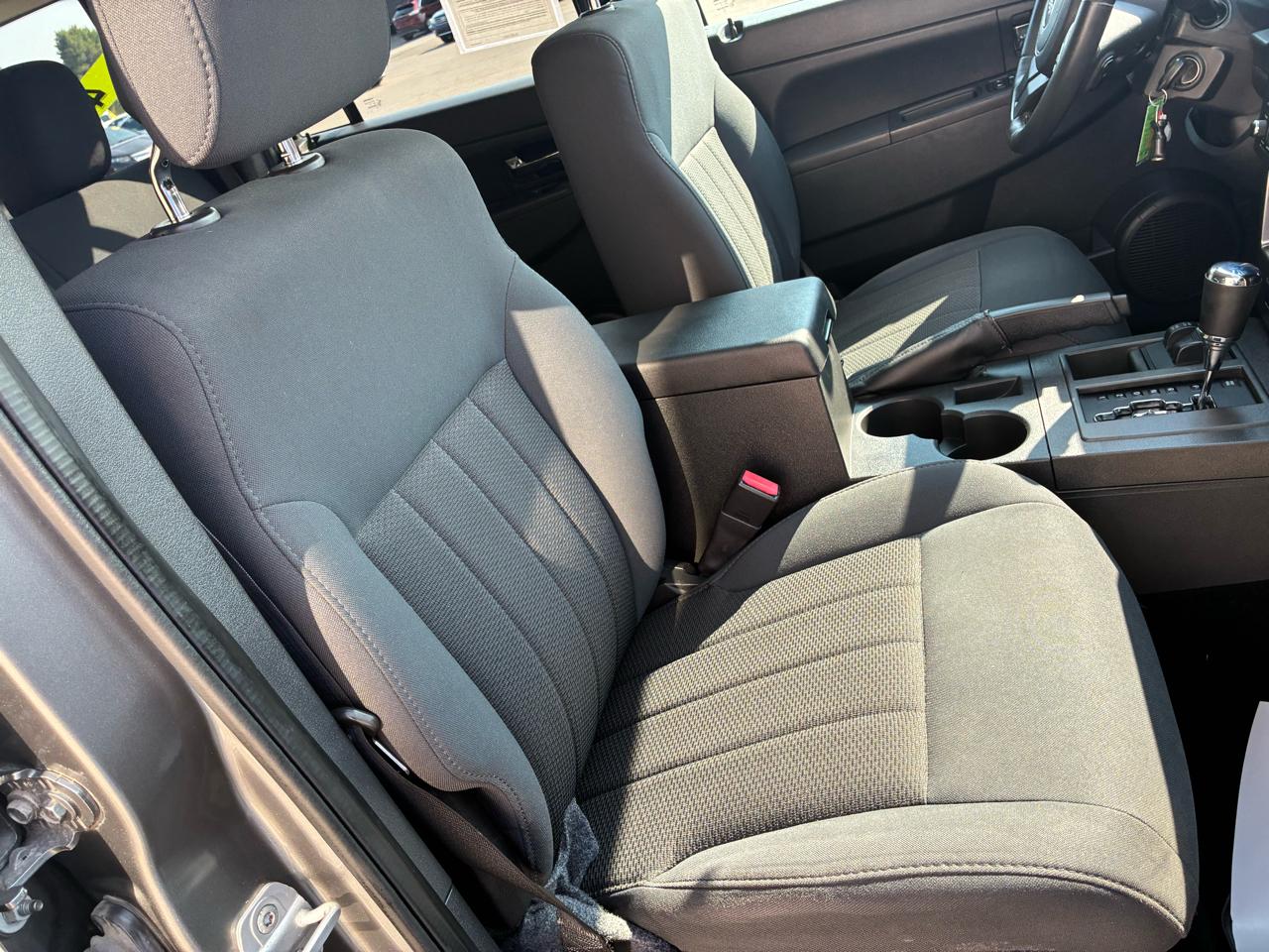 Jeep Liberty 4WD 4dr Sport 2012