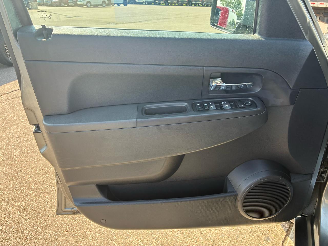 Jeep Liberty 4WD 4dr Sport 2012
