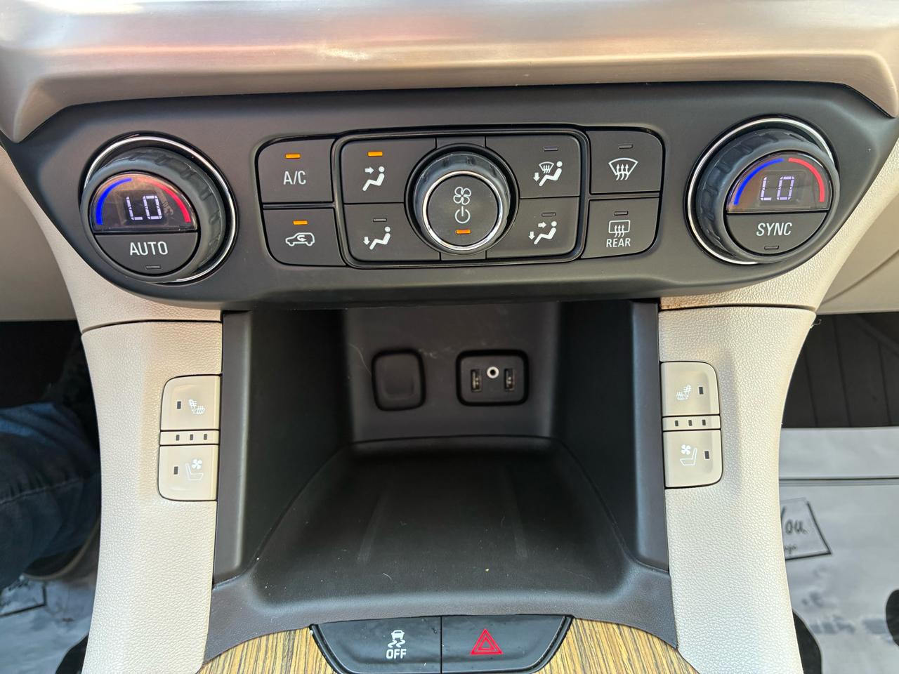 GMC Acadia FWD 4dr Denali 2017