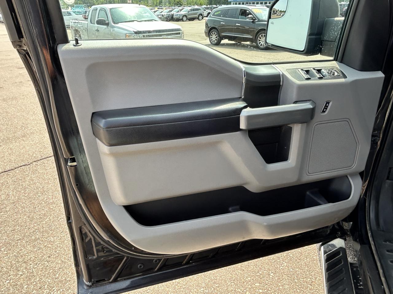 Ford F-150 4WD SuperCrew 139" XLT 2016