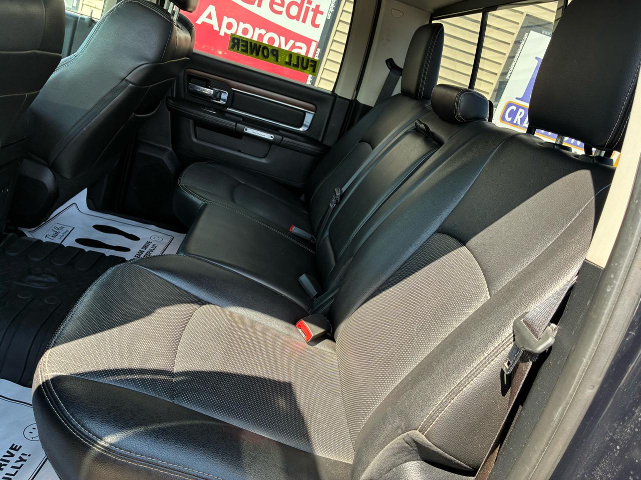 RAM 1500 4WD Crew Cab 149" Laramie 2016