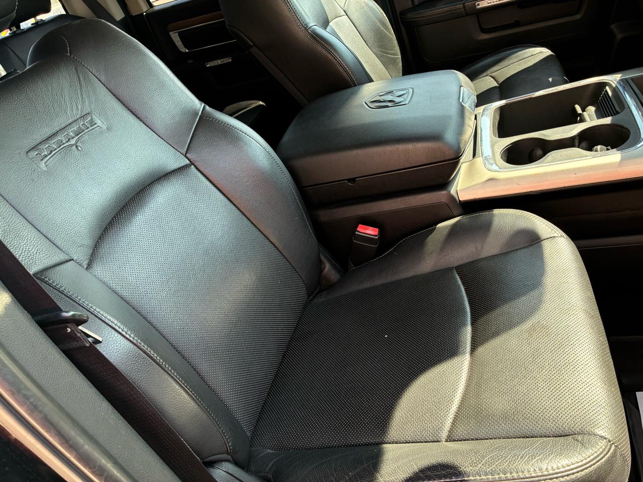 RAM 1500 4WD Crew Cab 149" Laramie 2016