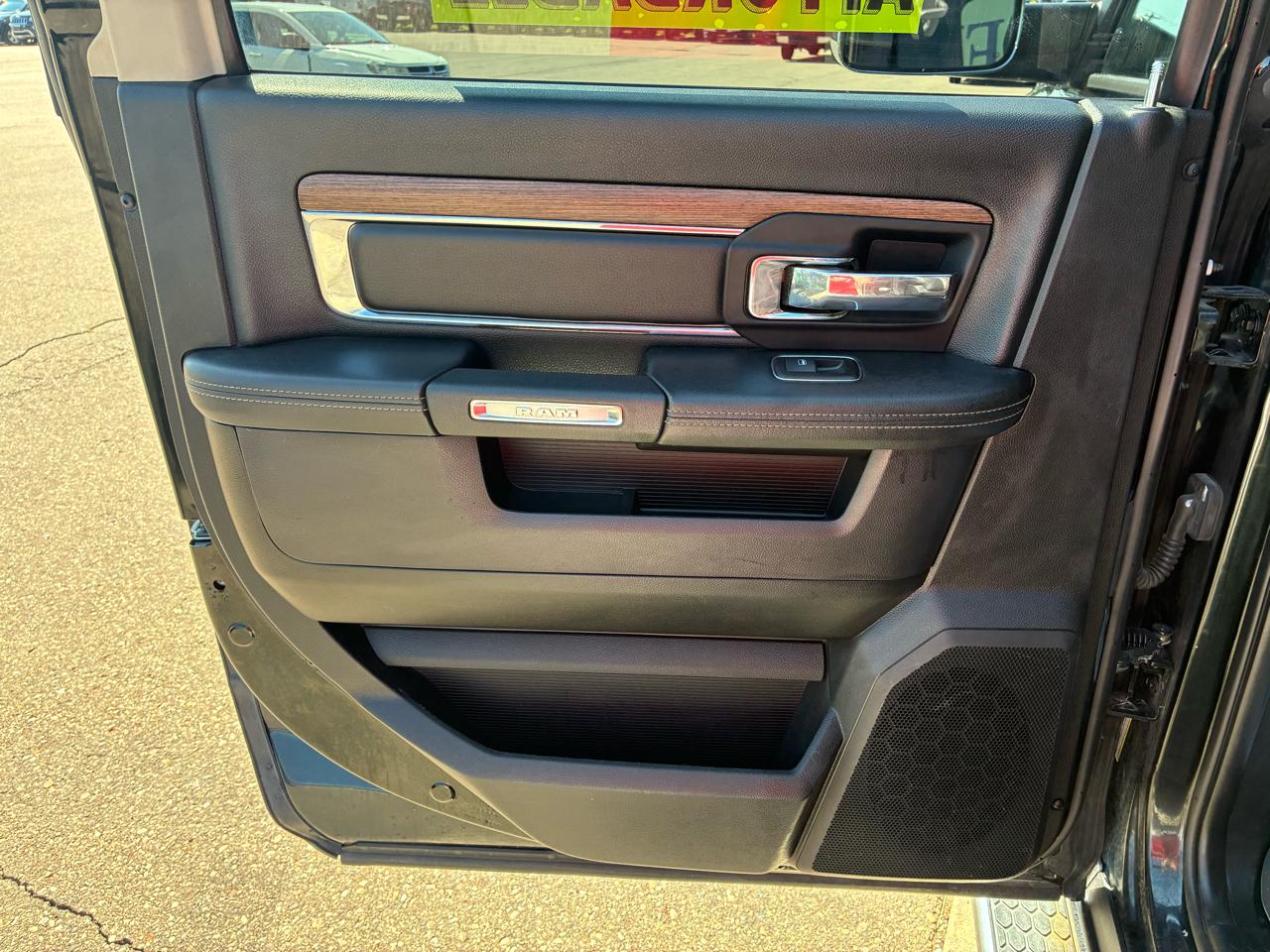 RAM 1500 4WD Crew Cab 149" Laramie 2016