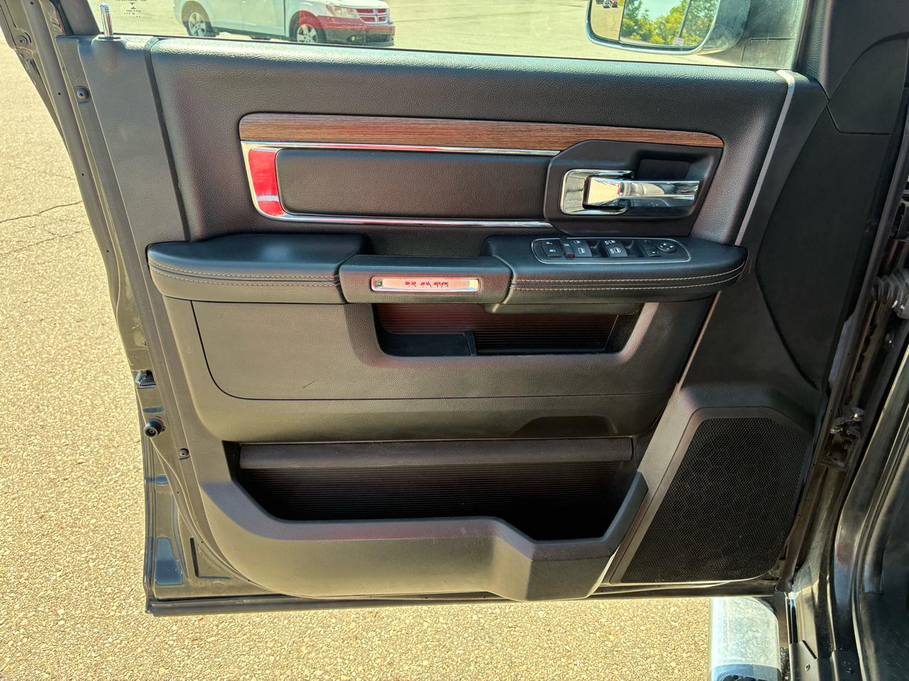 RAM 1500 4WD Crew Cab 149" Laramie 2016