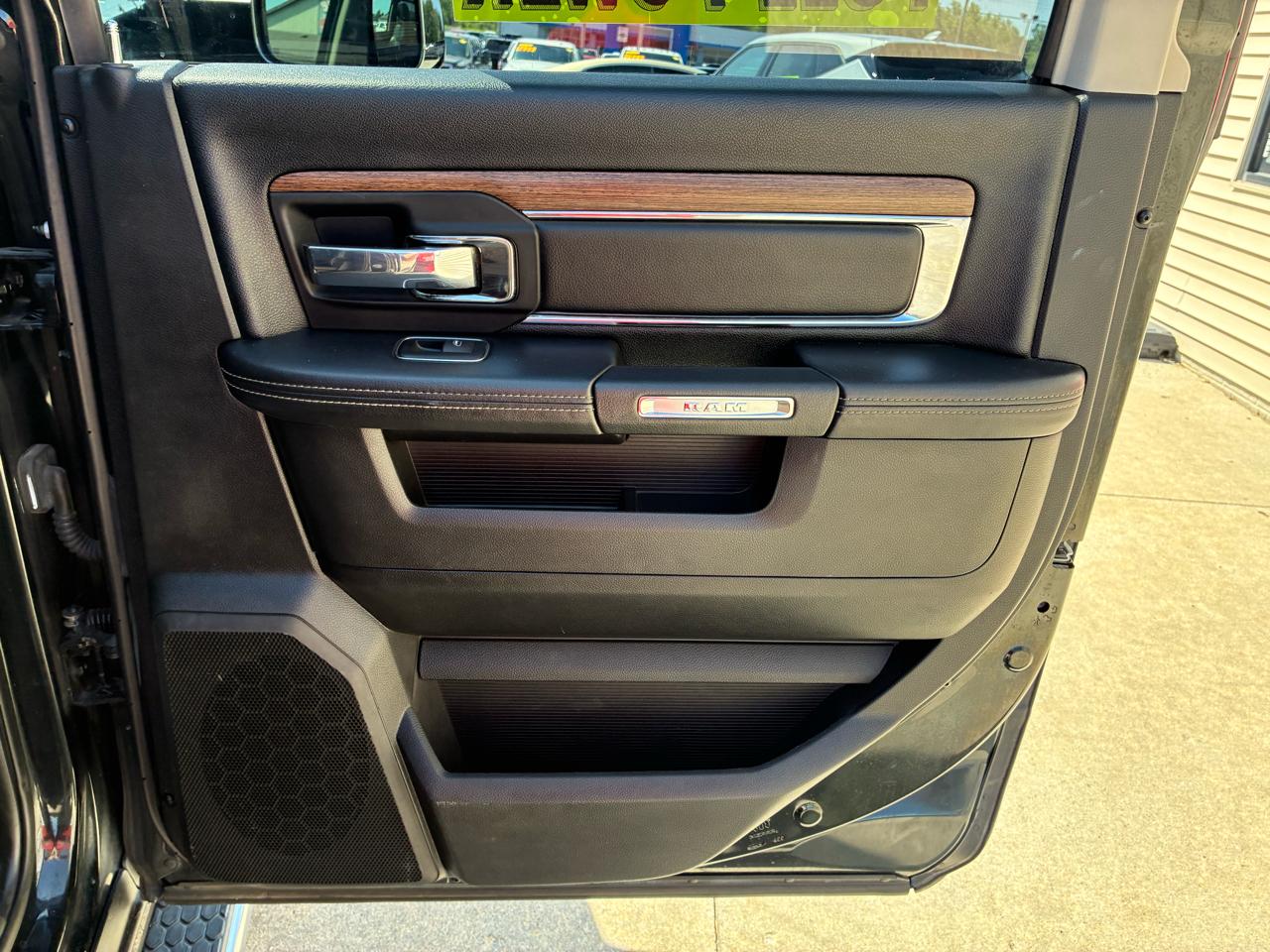 RAM 1500 4WD Crew Cab 149" Laramie 2016