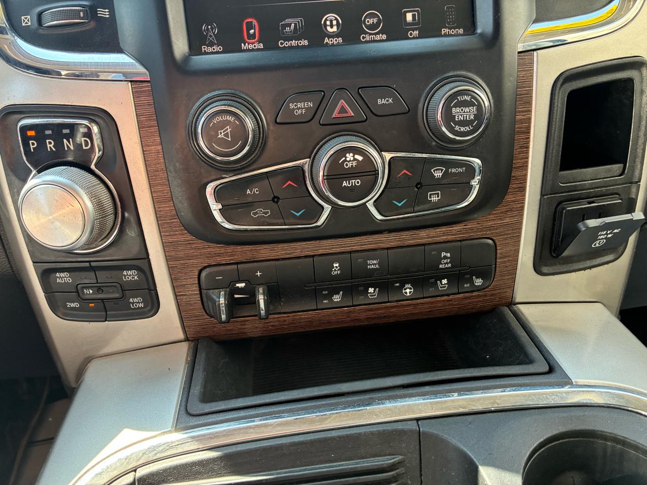 RAM 1500 4WD Crew Cab 149" Laramie 2016