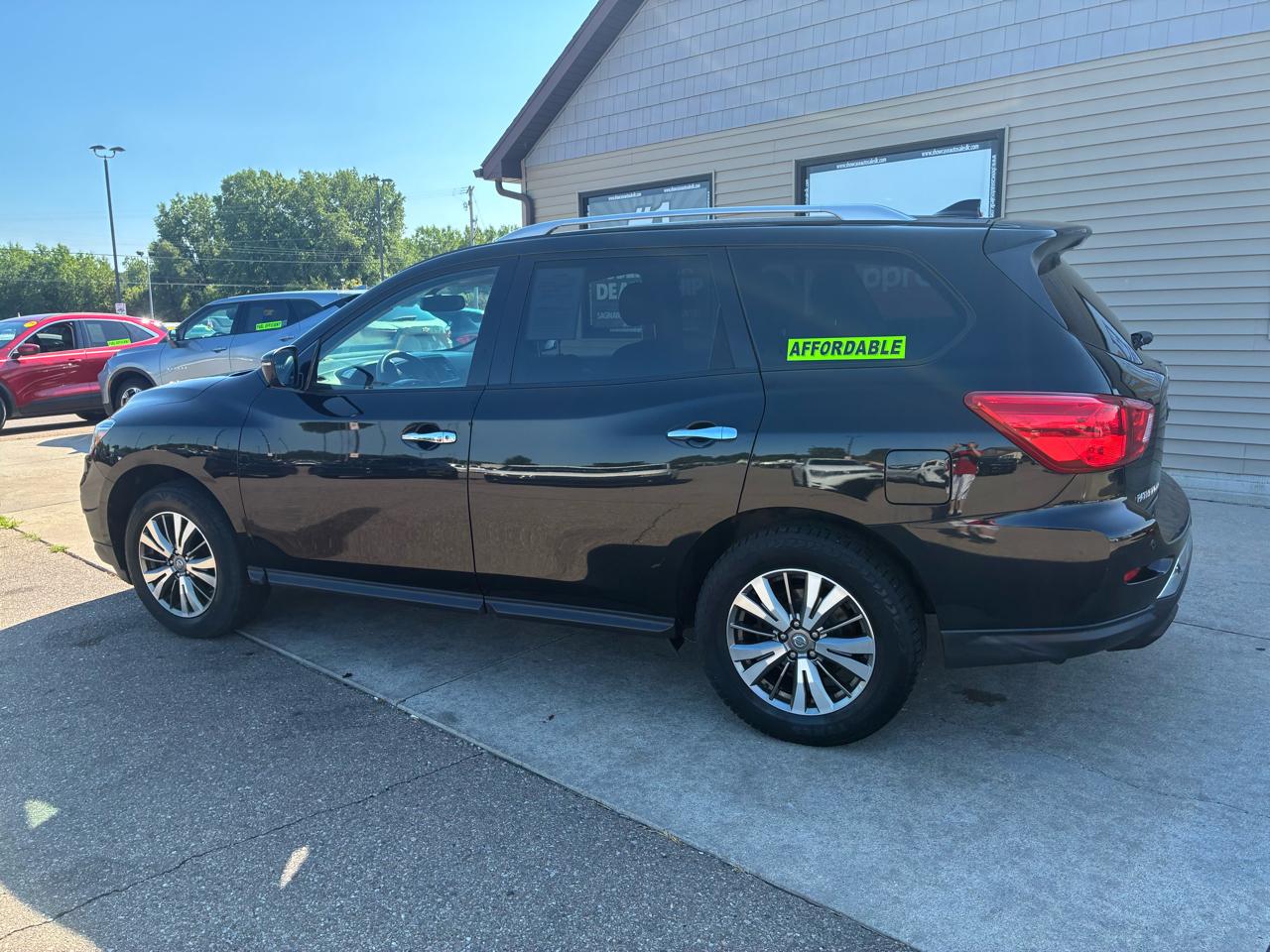 Nissan Pathfinder 4x4 SV 2019