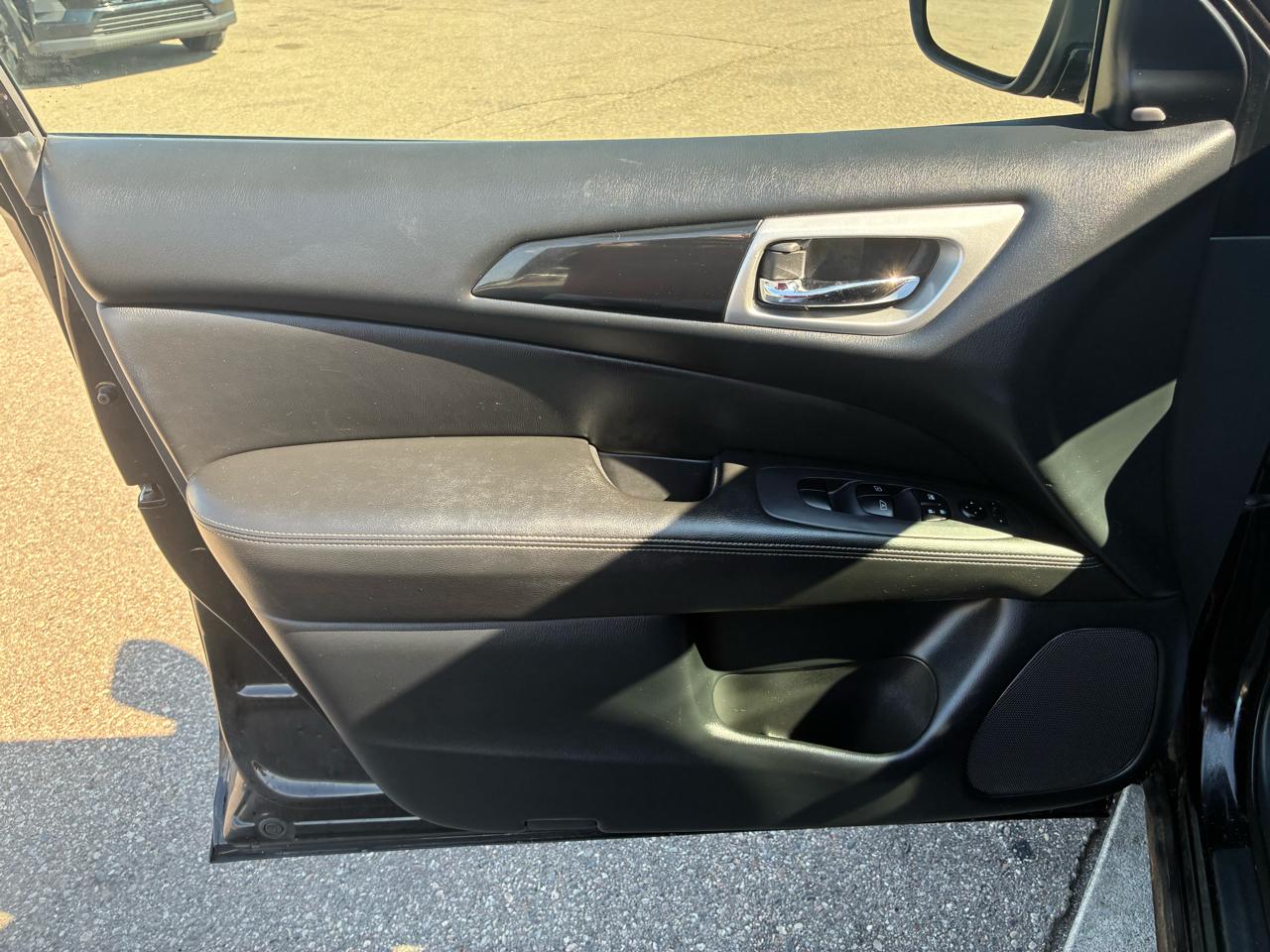 Nissan Pathfinder 4x4 SV 2019