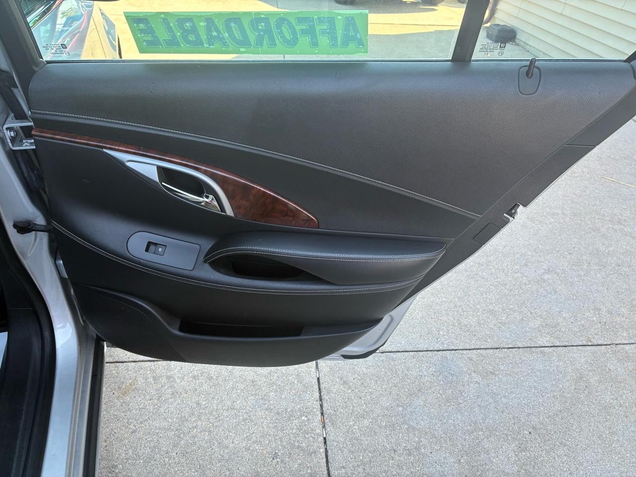 Buick LaCrosse 4dr Sdn CXL FWD 2011