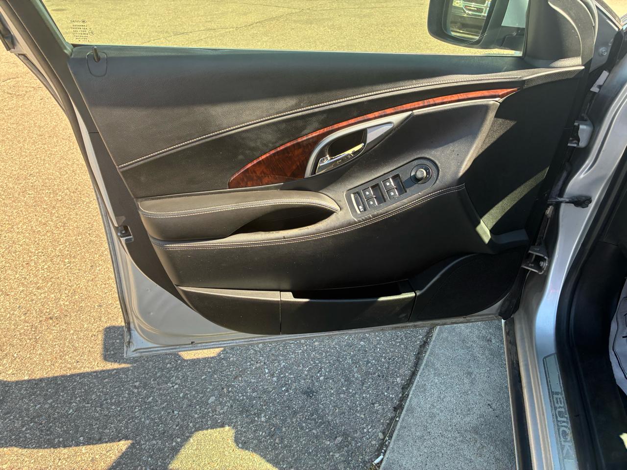 Buick LaCrosse 4dr Sdn CXL FWD 2011
