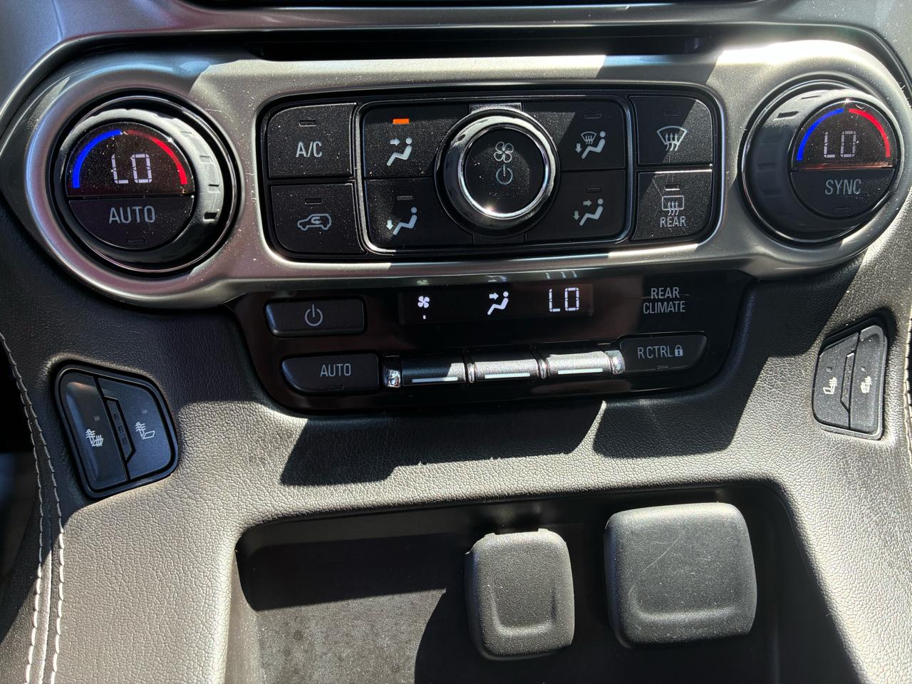 Chevrolet Suburban 4WD 4dr LT 2015