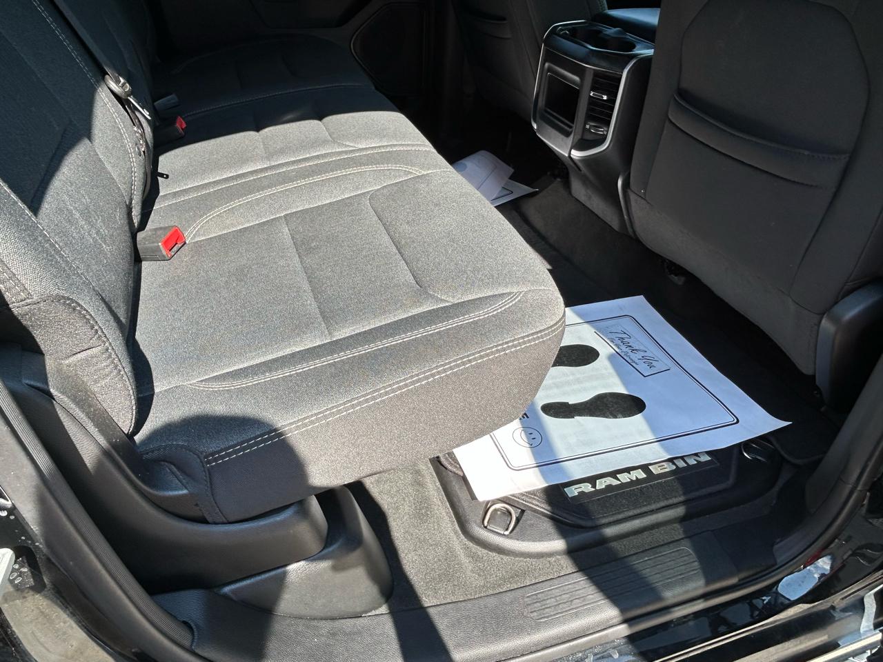 RAM 1500 Big Horn 4x4 Crew Cab 5'7" Box 2020