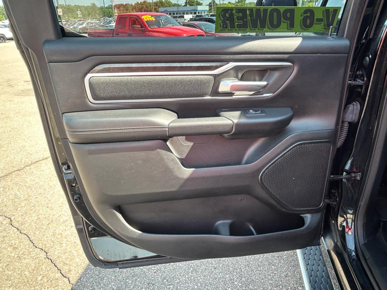 RAM 1500 Big Horn 4x4 Crew Cab 5'7" Box 2020