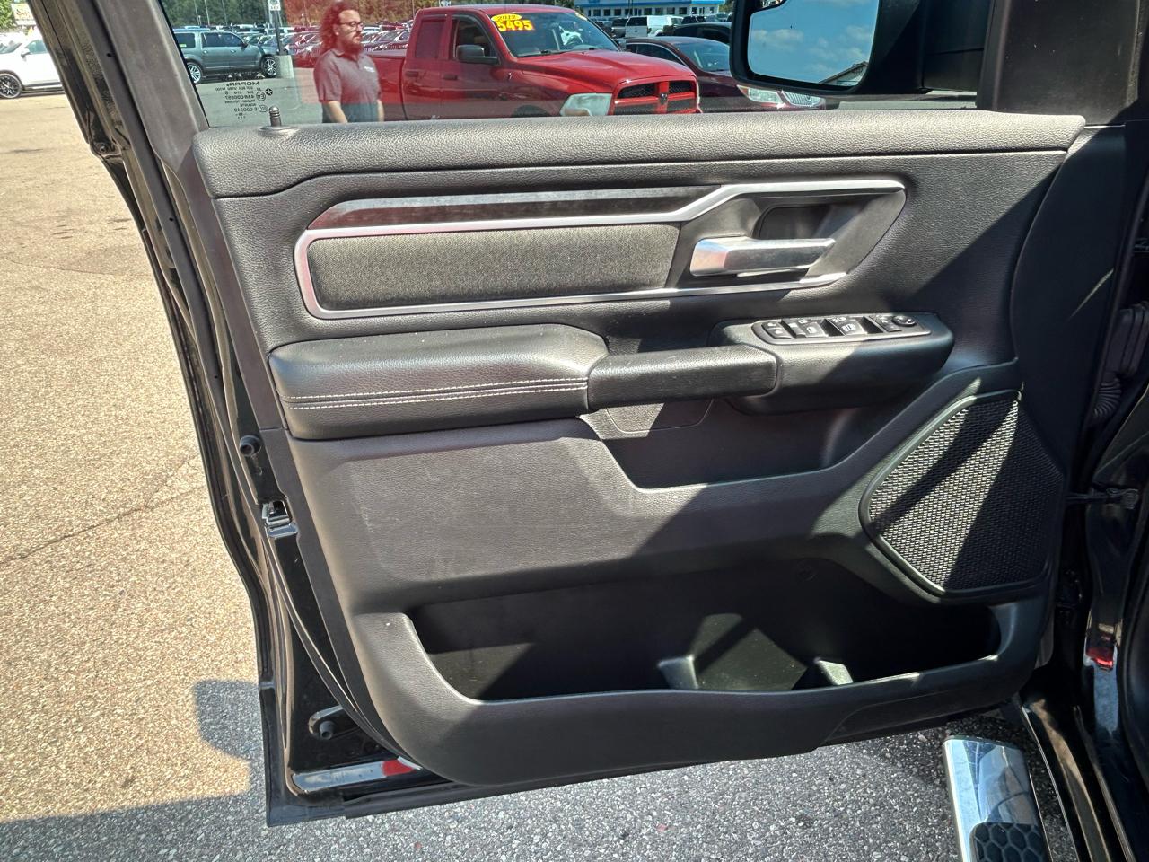 RAM 1500 Big Horn 4x4 Crew Cab 5'7" Box 2020