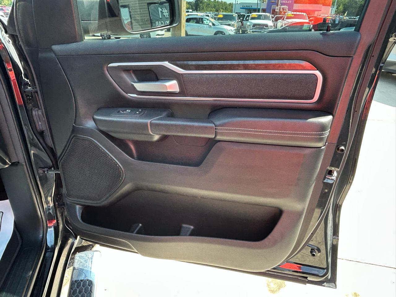 RAM 1500 Big Horn 4x4 Crew Cab 5'7" Box 2020