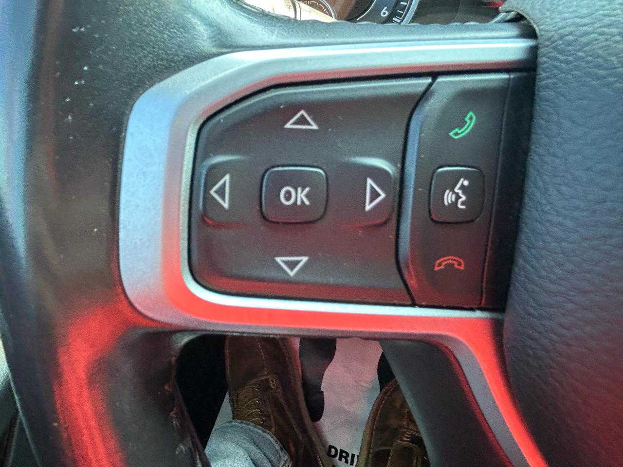 RAM 1500 Big Horn 4x4 Crew Cab 5'7" Box 2020