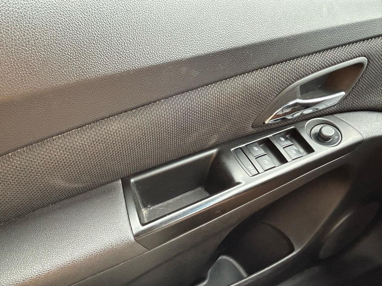 Chevrolet Cruze 4dr Sdn LT w/1LT 2012