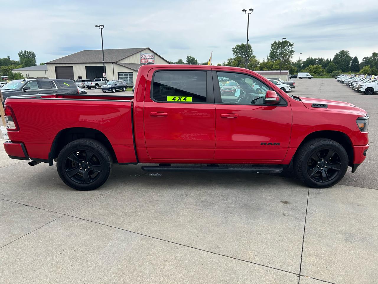 RAM 1500 Big Horn 4x4 Crew Cab 5'7" Box 2020