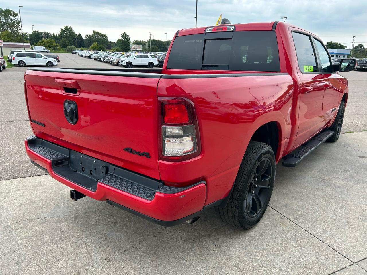 RAM 1500 Big Horn 4x4 Crew Cab 5'7" Box 2020