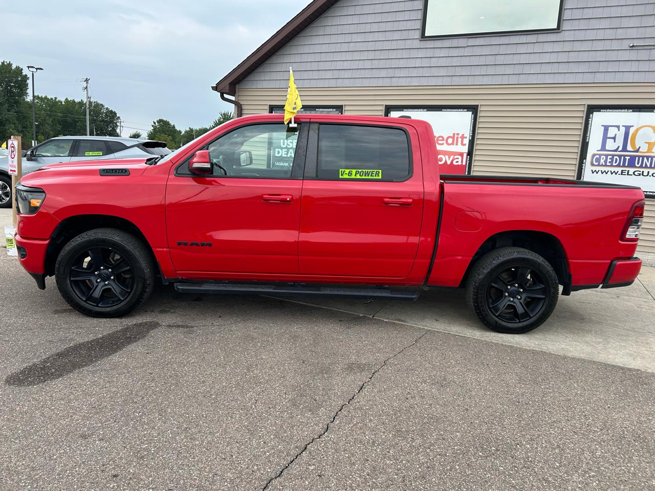 RAM 1500 Big Horn 4x4 Crew Cab 5'7" Box 2020