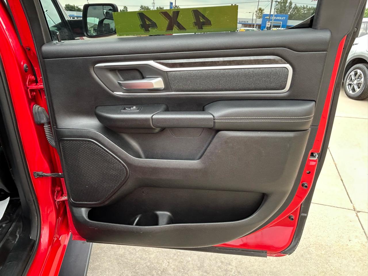 RAM 1500 Big Horn 4x4 Crew Cab 5'7" Box 2020